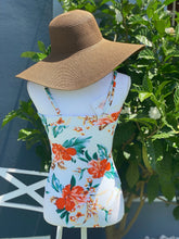 Cargar imagen en el visor de la galería, Floral Swimwear
